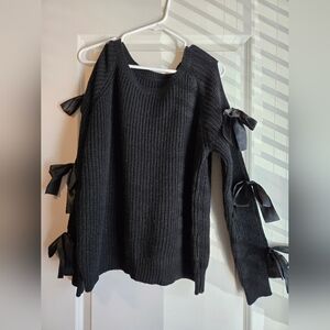 Black Sweater With Bows